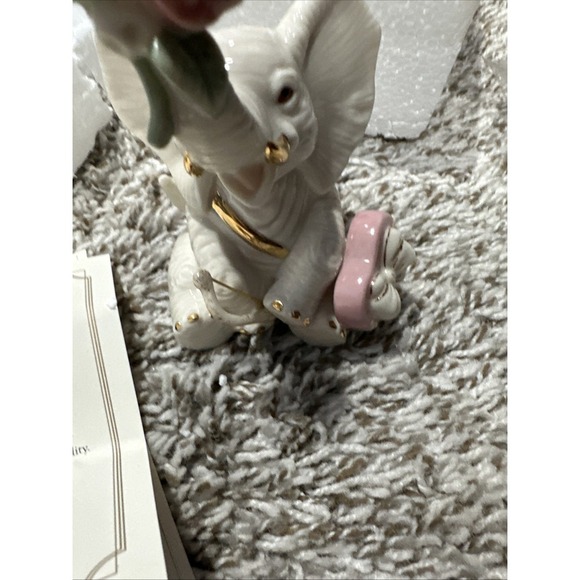 SOLD Lenox Tons of Love Elephant Figurine Made In China 24K Gold Accents - Picture 3 of 8